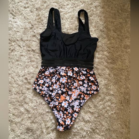 SHEIN One piece swimsuit - Picture 8 of 10